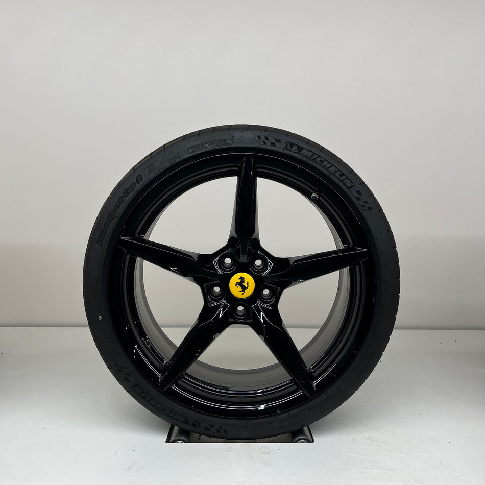 Ferrari F8 - 20 inch